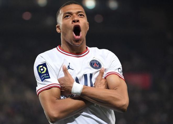 连续20场联赛进球2+，拜仁追平自己保持的德甲历史纪录（拜仁联赛已连续20场至少打入2球，追平其保持的德甲历史纪录）