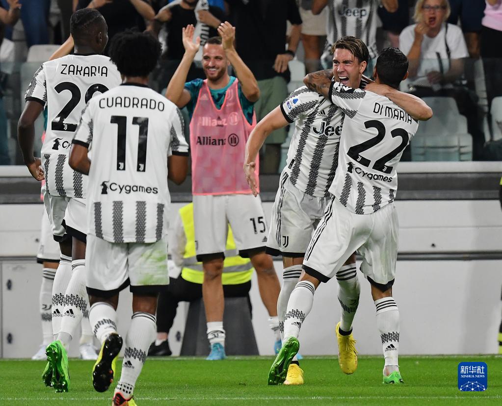 斯卡洛尼归还大力神杯揭幕2026世界杯（斯卡洛尼交回大力神杯，拉开2026世界杯序幕）