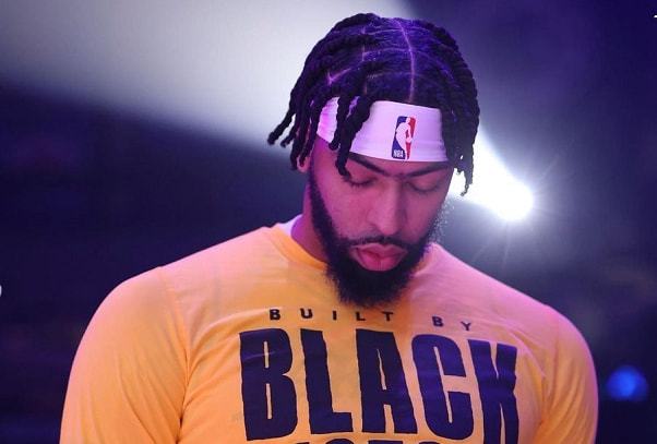 致敬传奇，布伦南-约翰逊进球后用孙兴慜招牌动作进行庆祝（布伦南-约翰逊破门后复刻孙兴慜招牌庆祝，致敬传奇）