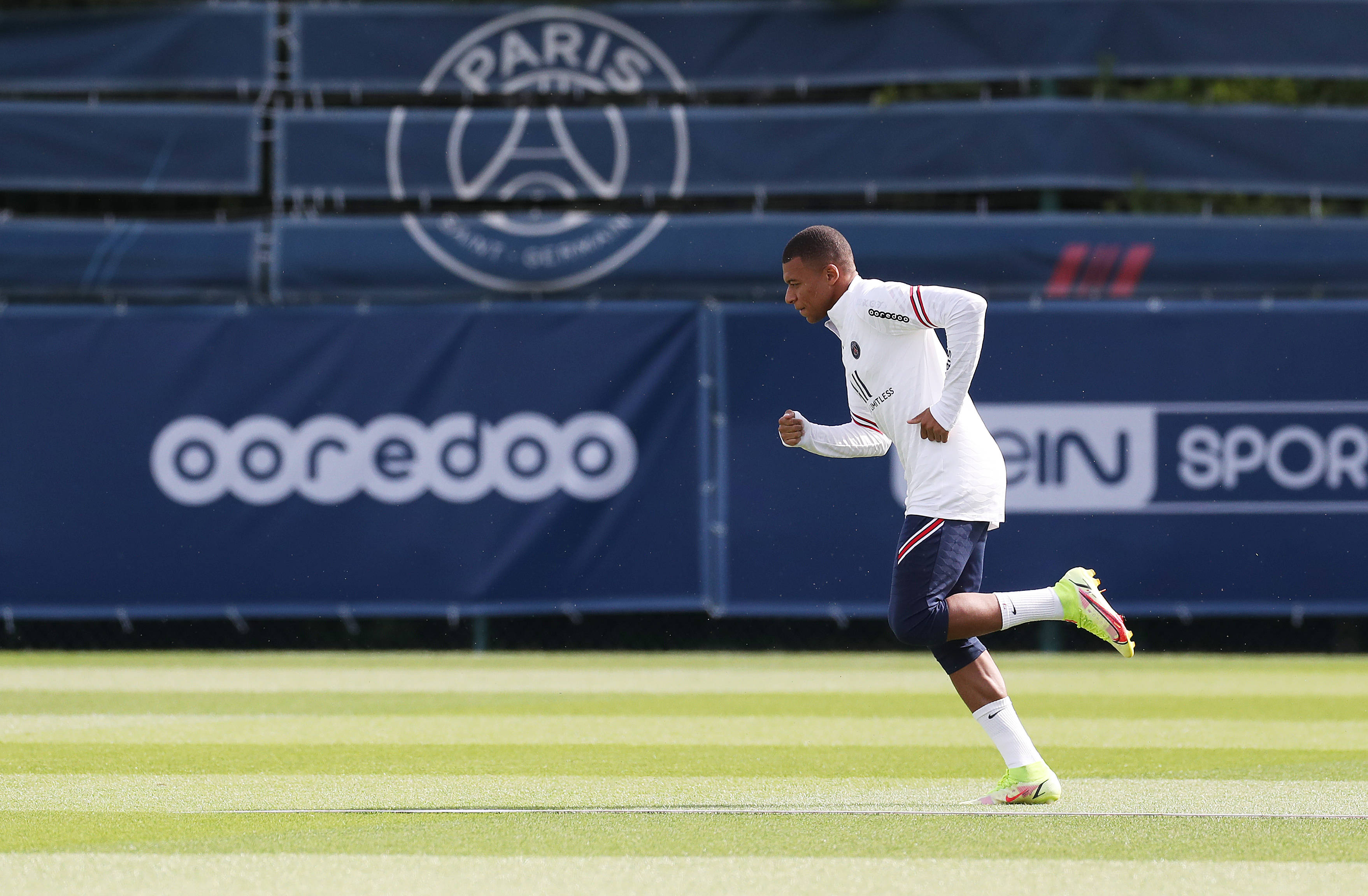 比肩乔丹！亚历山大连续三年场均砍下30分+命中率超过50%（乔丹级表现！亚历山大已连三季场均30+且命中率超50%）