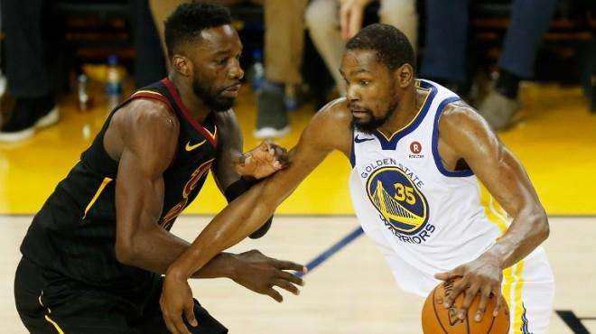 欧冠前瞻：巴萨誓报攻占诺坎普之仇，法兰克福刚经历客场惨案（欧冠前瞻：巴萨欲雪诺坎普之耻，法兰克福刚遭客场惨败）