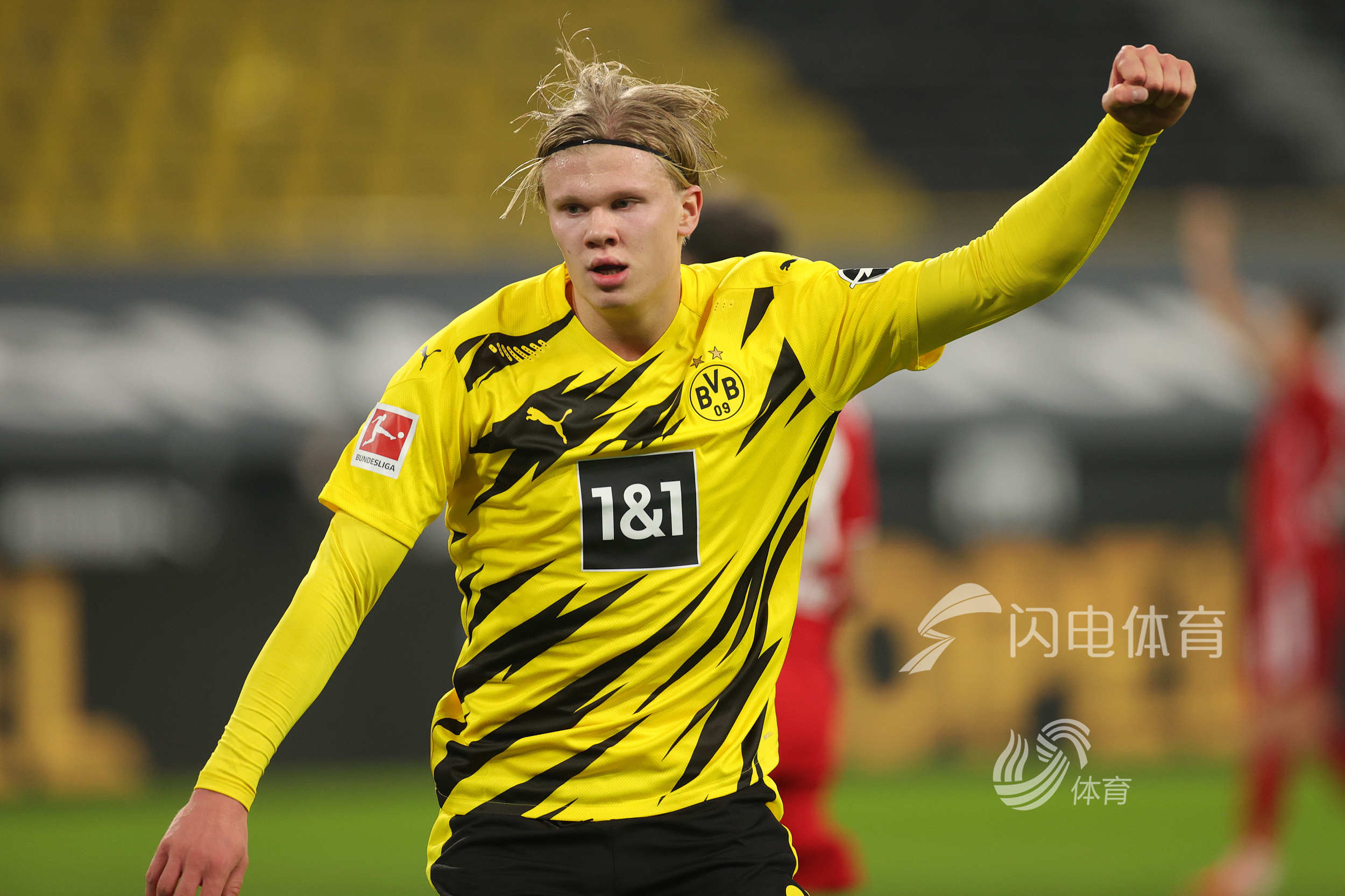 川超凉山队球员飞踹主裁，律师：或面临拘留、罚款和长期禁赛