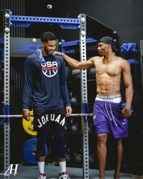 媒体人：中国女足有必要请洋帅吗，面上是孙雯管，实际是谁？（媒体人：女足是否该引进外籍主帅？表面由孙雯主抓，背后实际拍板者是谁？）