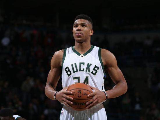 巴萨欲免费挖角曼联青训太子，曝其心怀儿萨梦！欧洲多家豪门觊觎（曝曼联青训新星倾心巴萨，或零转会费加盟，欧洲豪门竞逐）